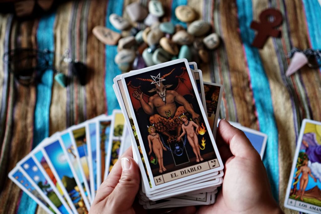 diferencia entre oráculo y tarot